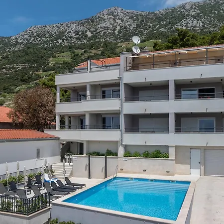 Beautiful In With Swimming Pool 公寓