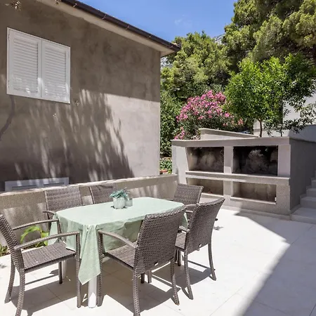 Beautiful In With Swimming Pool Potomje