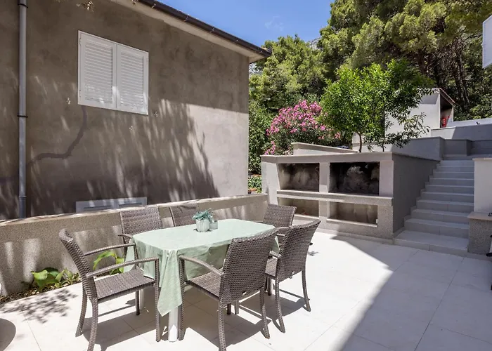 Beautiful In With Swimming Pool Potomje