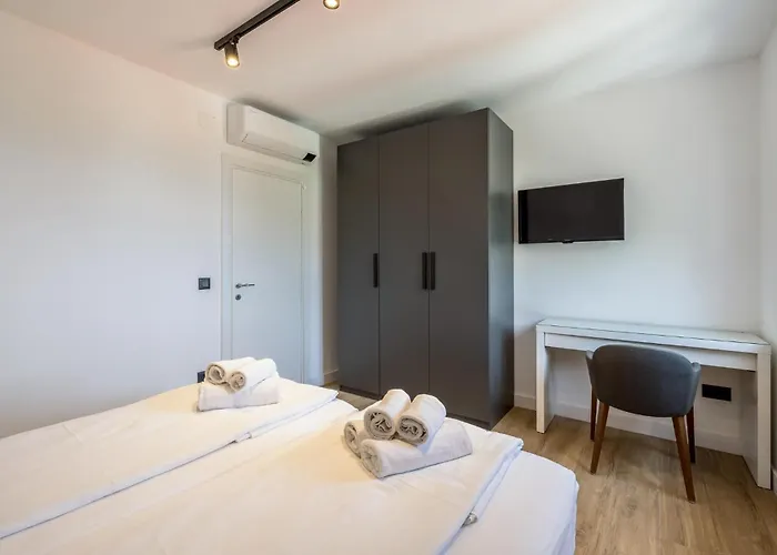 Beautiful In With Swimming Pool *