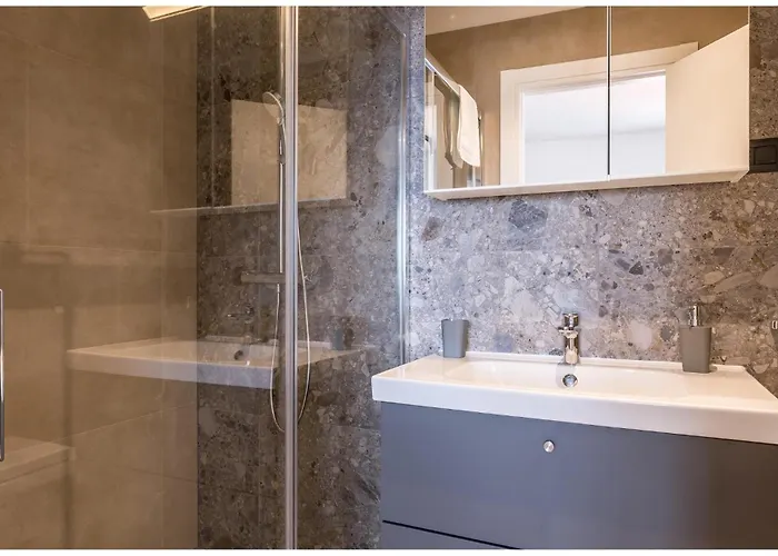 Beautiful In With Swimming Pool Potomje